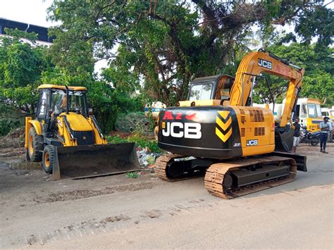 Excavator in Kochi, Kerala 